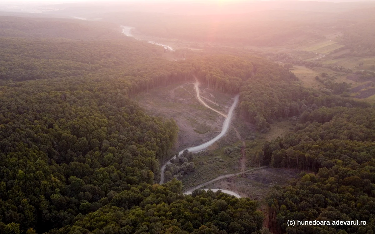 Autostrada Lugoj - Deva, zona unde vor fi construite tunelurile. Foto: Daniel Guță. ADEVĂRUL