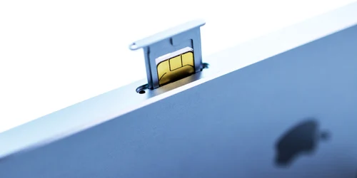 iPhone slot card SIM FOTO Shutterstock