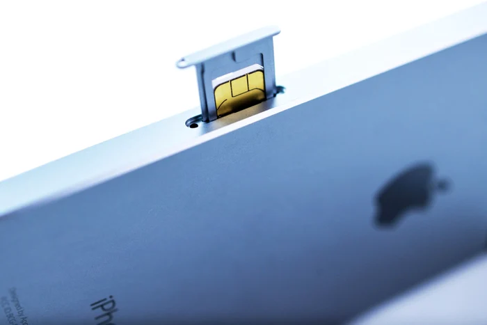 iPhone slot card SIM. FOTO Shutterstock