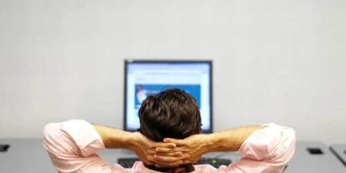 Italienii fac cyber-sex la serviciu