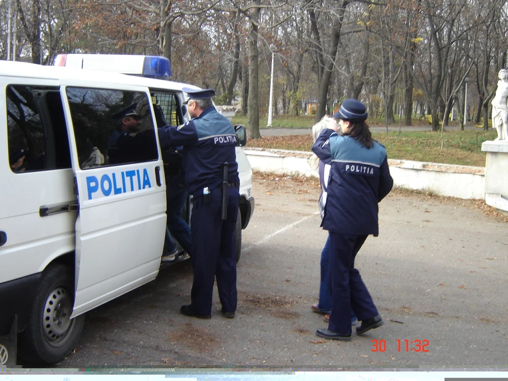 Hoţii au fost prinşi de poliţişti foto arhivă