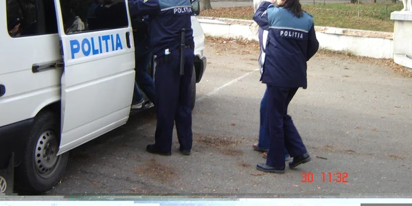 Hoţii au fost prinşi de poliţişti foto arhivă