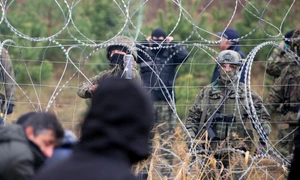 soldati granita belarus polonia migranti foto afp