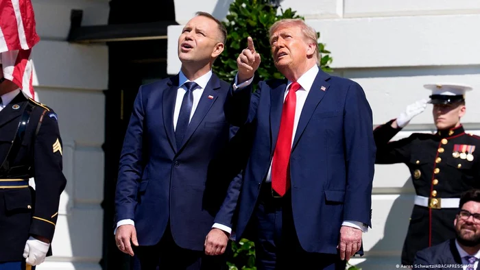 În septembrie 2025, Nawrocki și Trump au asistat împreună la un survol militar la Washington