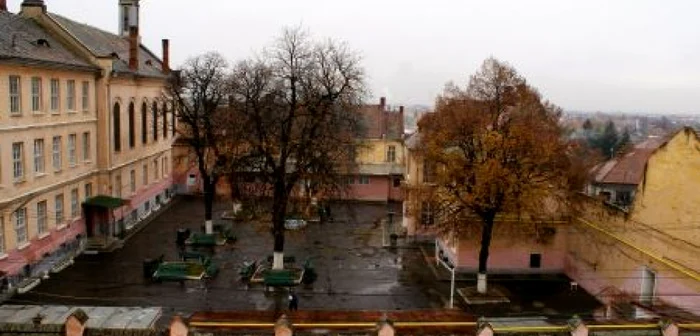 Elevii de la „Noica“ vor fi mutaţi la Şcoala „Mihai Eminescu“, de pe strada Oştirii