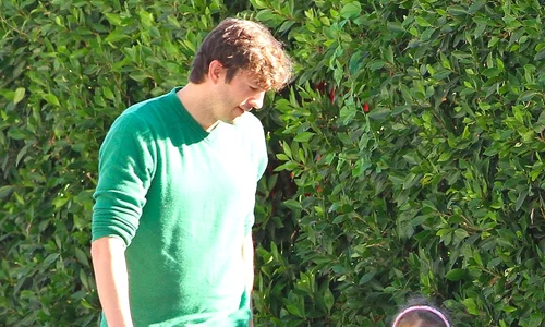 *EXCLUSIVE* Ashton Kutcher takes his daughter to a playdate jpeg