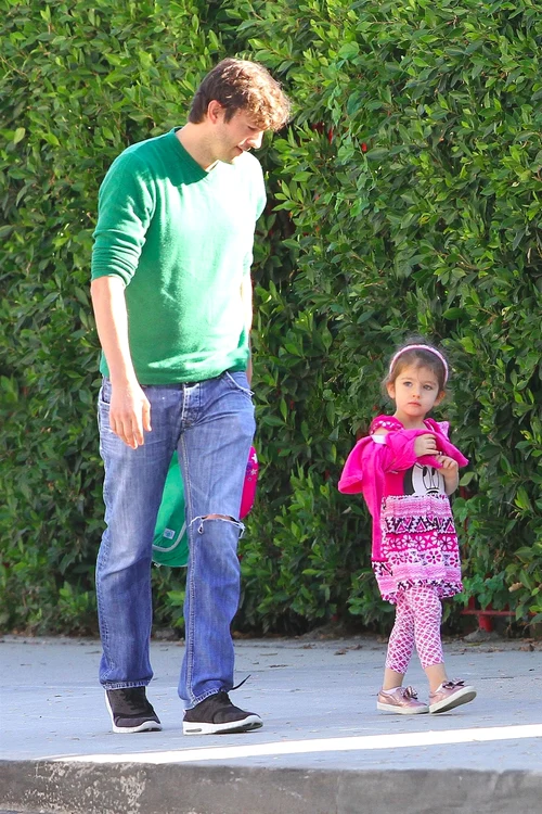 *EXCLUSIVE* Ashton Kutcher takes his daughter to a playdate jpeg