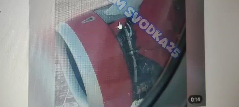 Zbor de coșmar. Un avion rusesc cu 90 de pasageri la bord a început să se dezintegreze în aer 