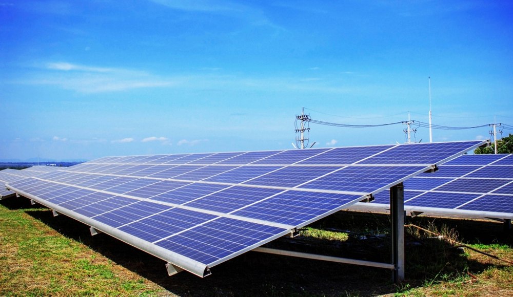 „Cai troieni” în infrastructura solară. SUA descoperă tehnologie de spionaj în invertoare chinezești din infrastructura energetică a SUA