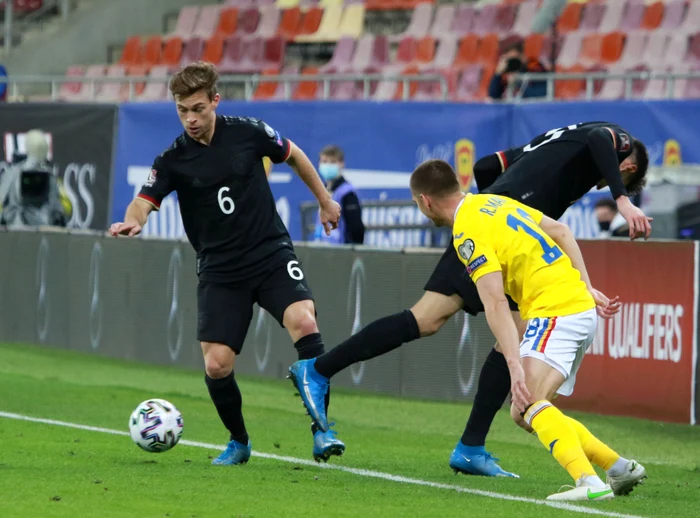 Joshua Kimmich, în duel cu Răzvan MarinFoto: Marian Burlacu