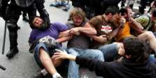 Oamenii de ordine au intervenit în forţă