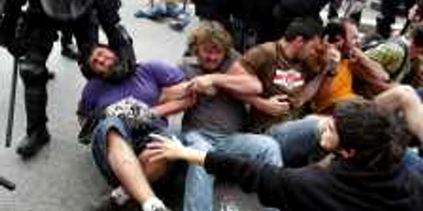 Oamenii de ordine au intervenit în forţă