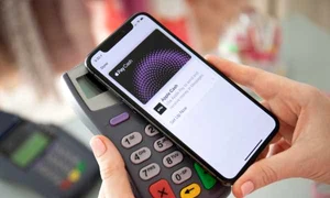 Apple Pay plata cu smartphone pos FOTO Shutterstock