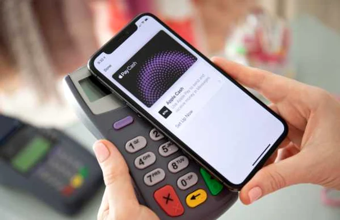 Apple Pay plata cu smartphone pos FOTO Shutterstock