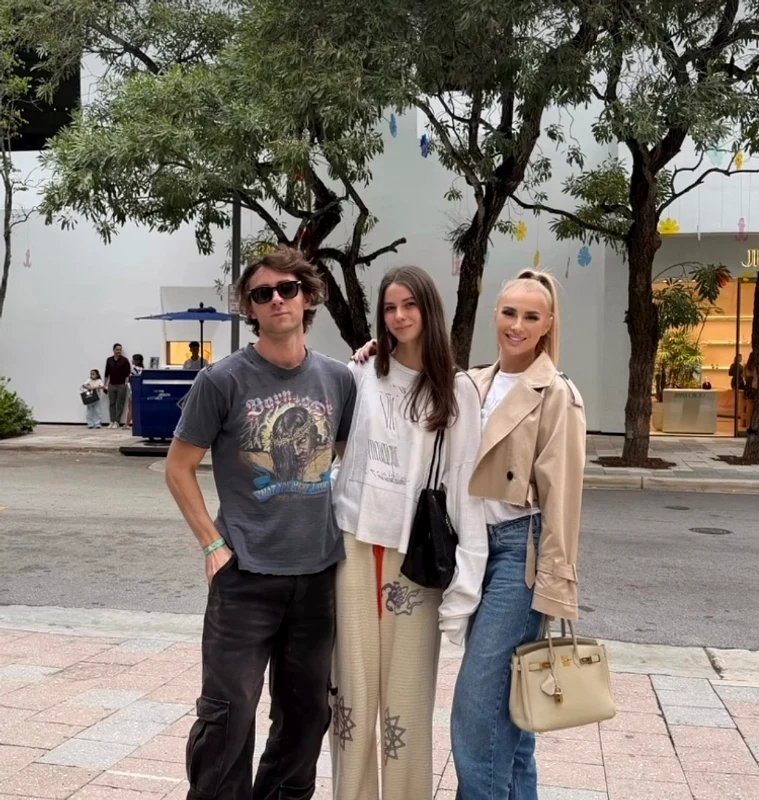 Anamaria Prodan, alături de fiica ei, Rebecca și iubitul acesteia, Shane foto: Instagram 