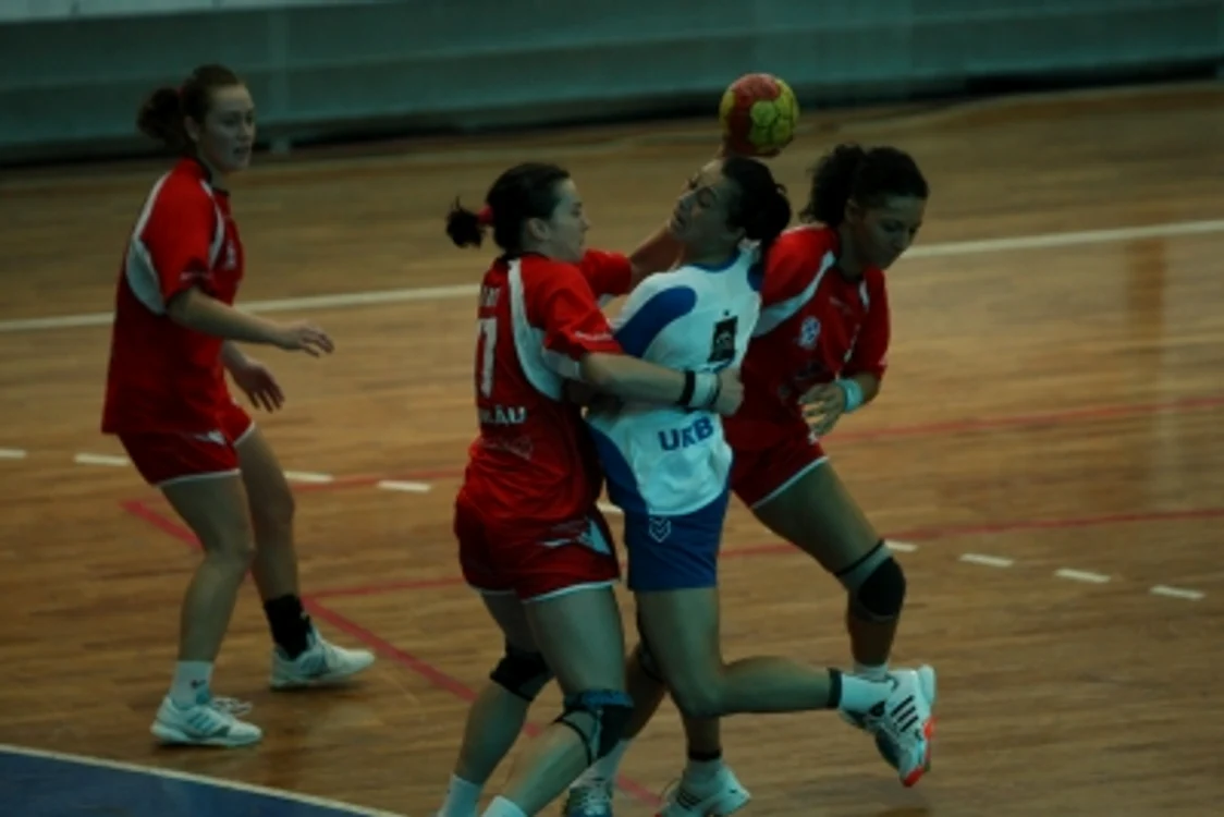 Echipa de handbal feminin de la poalele Tâmpei a rămas în 7 jucătoare