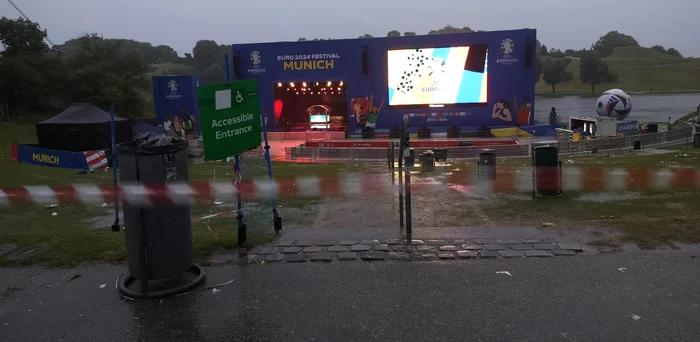 Zona de vizionare a meciului România - Belgia, închisă de organizatori în Fan Zone. Foto Adevărul