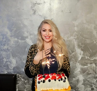 Ornela face tort de post foto: arhiva personală