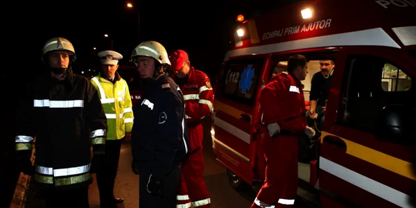 Echipajele SMURD au dat o mână de ajutor pentru salvarea victimelor. 