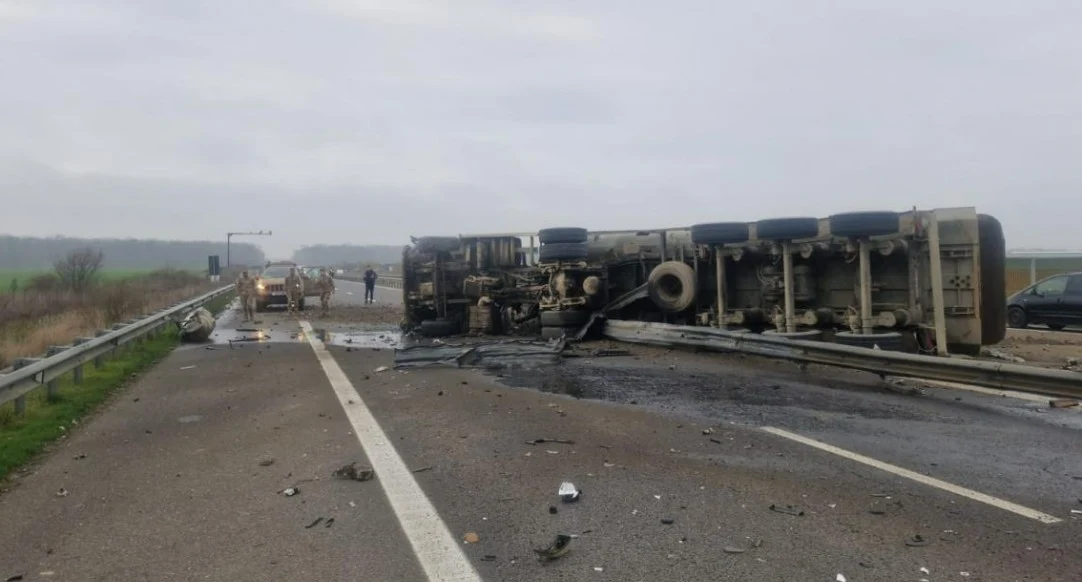 Militarii francezi au salvat un șofer de TIR, implicat într-un grav accident pe Autostrada A3 București-Ploiești