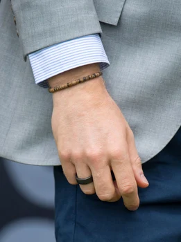 Prințul Harry cu „inelul puterii” oura. FOTO: Profimedia