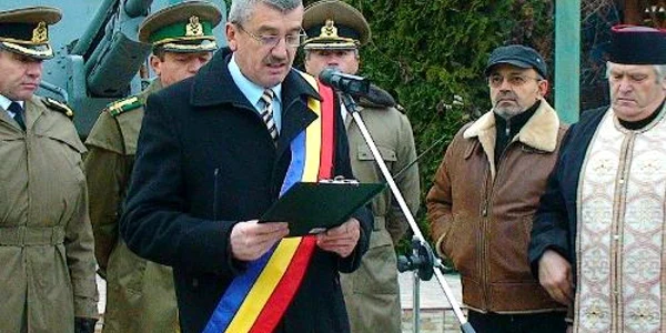 Ilie Avram este cercetat pentru abuz în serviciu