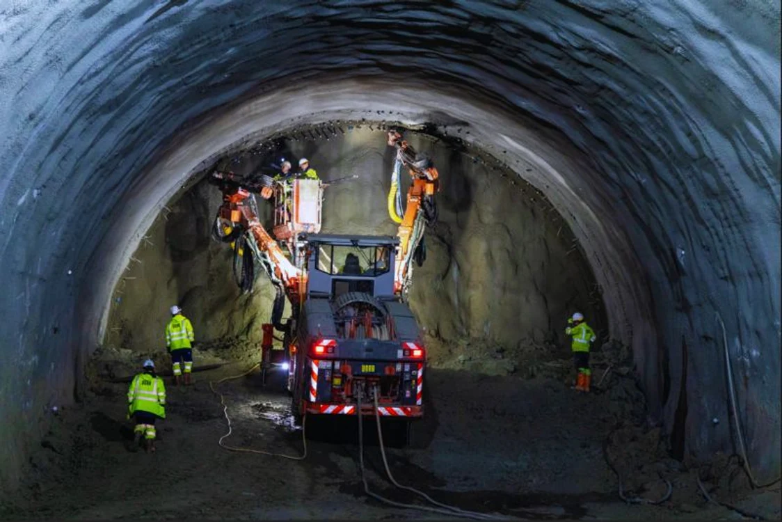 Tunel Momaia de pe Lotul 4 al Autostrăzii Sibiu Pitești Sursă PORR România