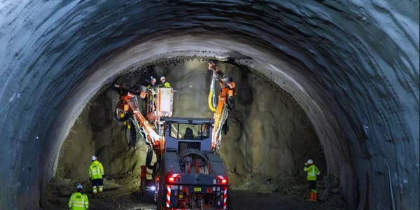 Tunel Momaia Foto Porr Romania jpg
