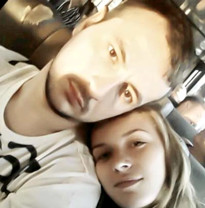 17 august 2009: Cei doi s-au căsătorit civil, la Primaria Sectorului 2  din Capitală. Actriţa  a fost atât de emoţionată  în acea zi, încât a plâns (FOTOGRAFII: ARHIVĂ PERSONALĂ)