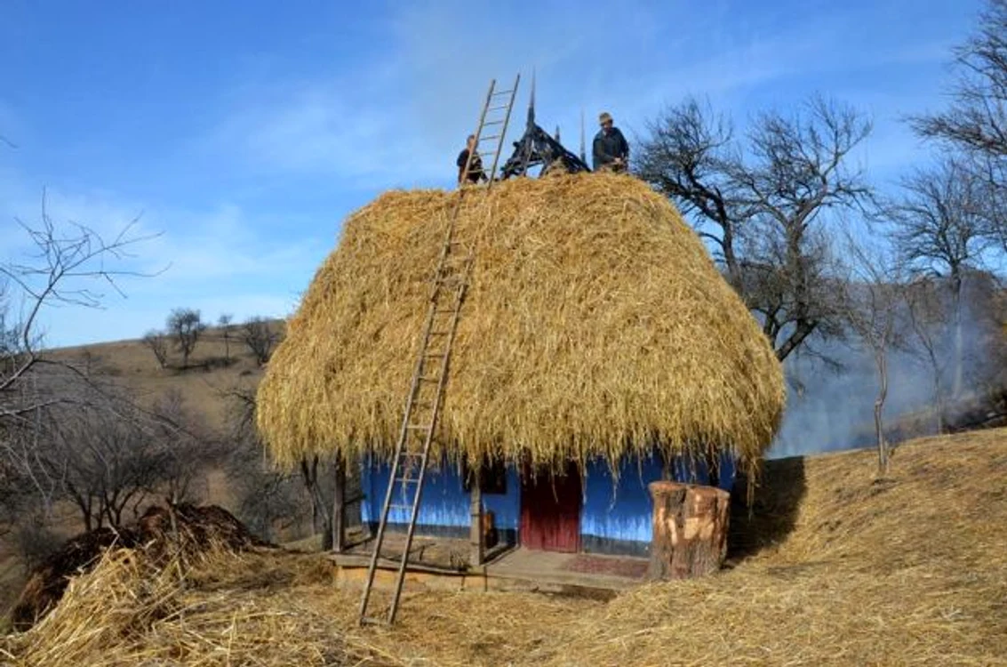 Cele mai frumoase sate din Transilvania: Preluca Nouă, din județul Maramureș, se distinge prin casele vechi, cu acoperiș de paie