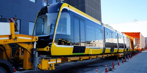 Tramvaiul galben e în drum spre Timișoara FOTO Bozankaya138 n jpg