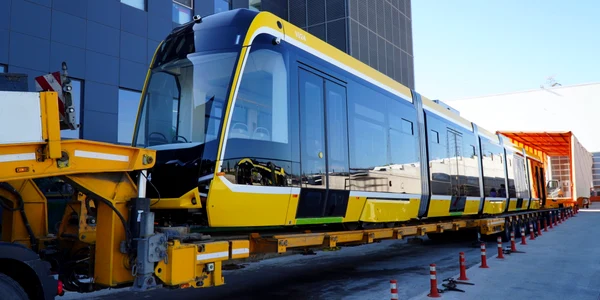 Tramvaiul galben e în drum spre Timișoara FOTO Bozankaya138 n jpg