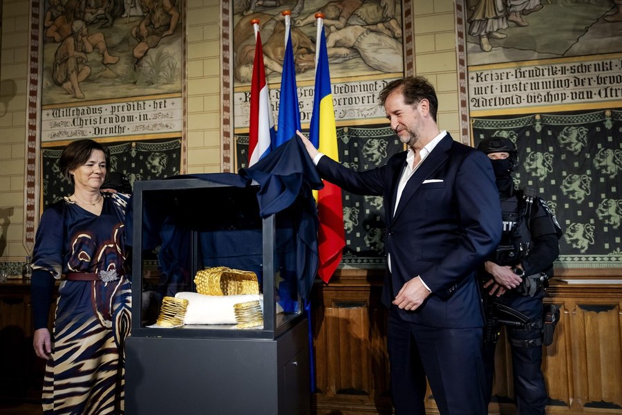 Primele imagini cu coiful de aur dacic de la Coțofenești, recuperat după jaful din Olanda