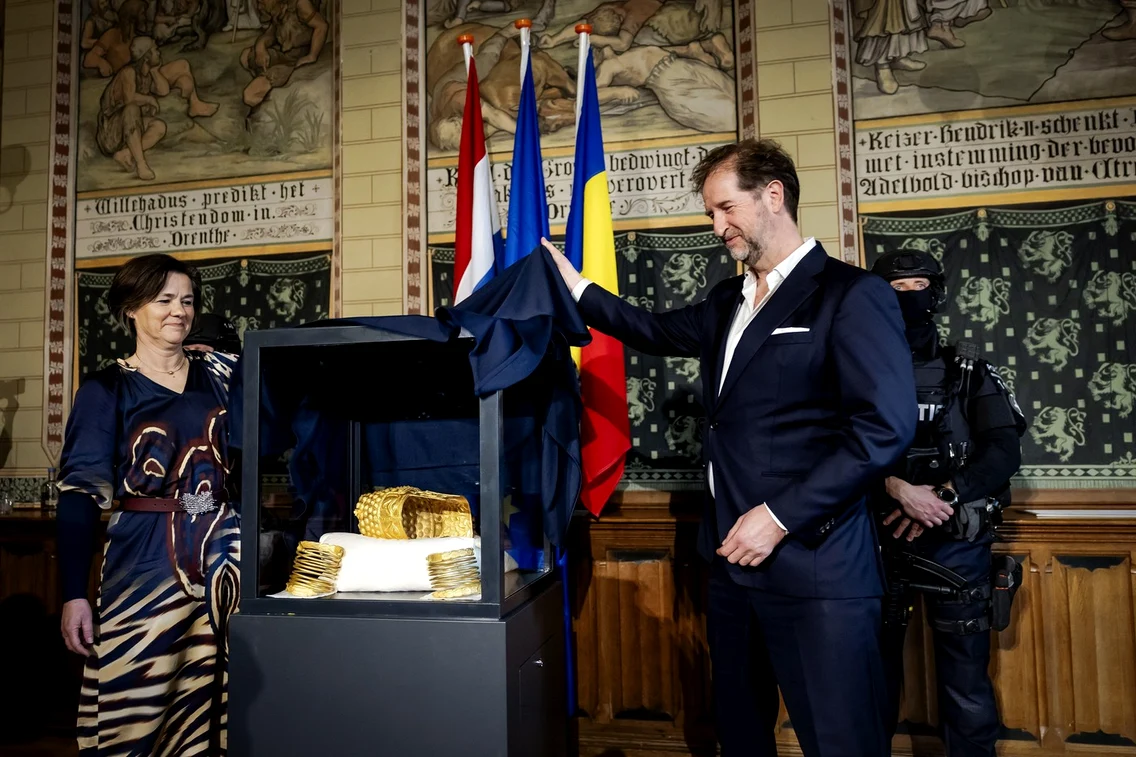 Primele imagini cu coiful de la Coțofenești găsit FOTO Profimedia