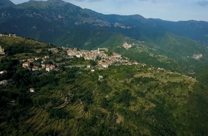Triora este o localitate montană din Italia FOTO: Captură video