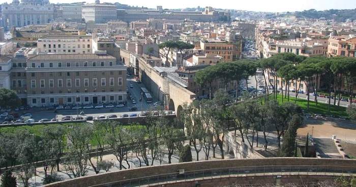 Fortificaţia Passetto di Borgo se întinde pe aproximativ 700 de metri şi serveşte ca pasaj de urgenţă pentru evacuarea Papei FOTO slate.com