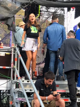 Emma Ștefan (35 de ani), cunoscută drept Emma de la ZU și partenera de viață a artistului Tavi Colen, a fost la rândul ei extrem de încântată de ceea ce s-a întâmplat sâmbătă în Piața Sfatului din Brașov la cea de-a zecea Forza ZU