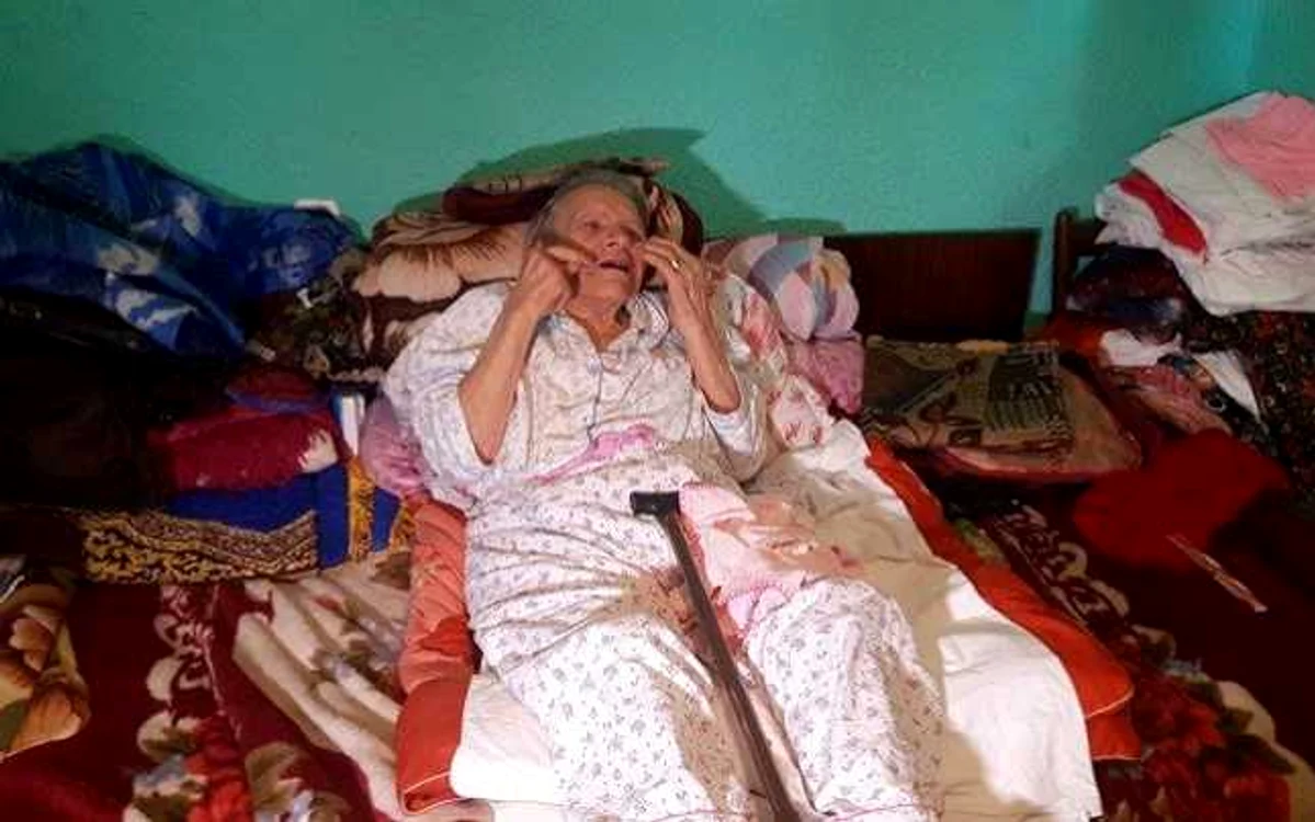 Vakerica Perjeriu, bătrâna căreia tîlharii cu cagule pe faţă i-au furat toată averea  FOTO Diana Frîncu