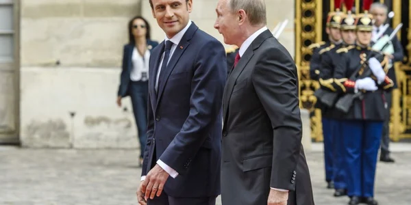 Emmanuel Macron & Vladimir Putin / FOTO EPA / 29 mai 2017