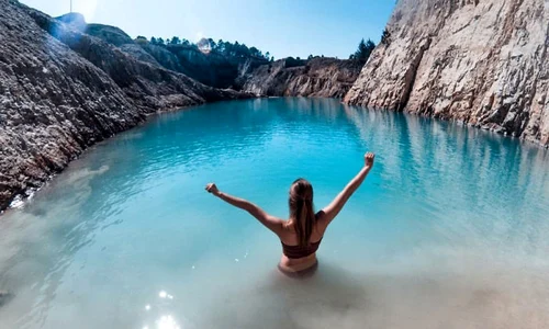 6 influencers get sick posing toxic blue lake spain 5d380914d7d5e 700 jpg jpeg