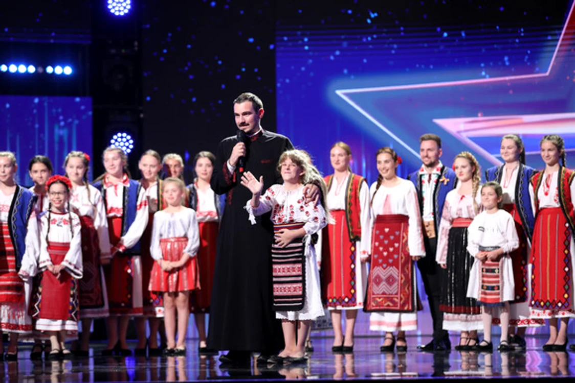 
    Alexandru Balaban este preot și lider-ul Coralei Nihil Sine Deofoto: PRO TV  