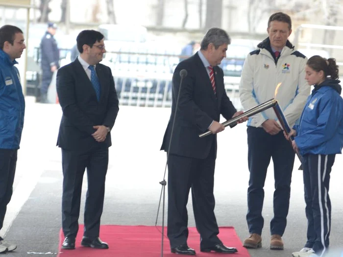 fote 2013 guvern torta2 site jpeg