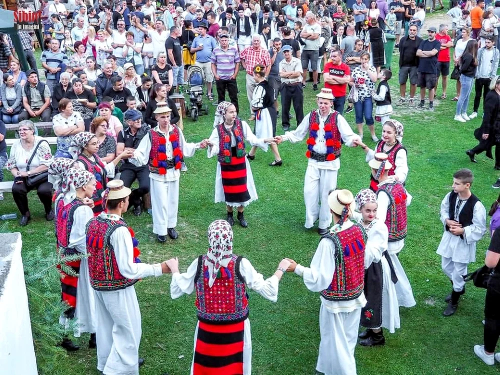 Tradiții în Rășinari din Mărginimea Sibiului - Best Tourism Villages Foto La pas prin Rășinari
