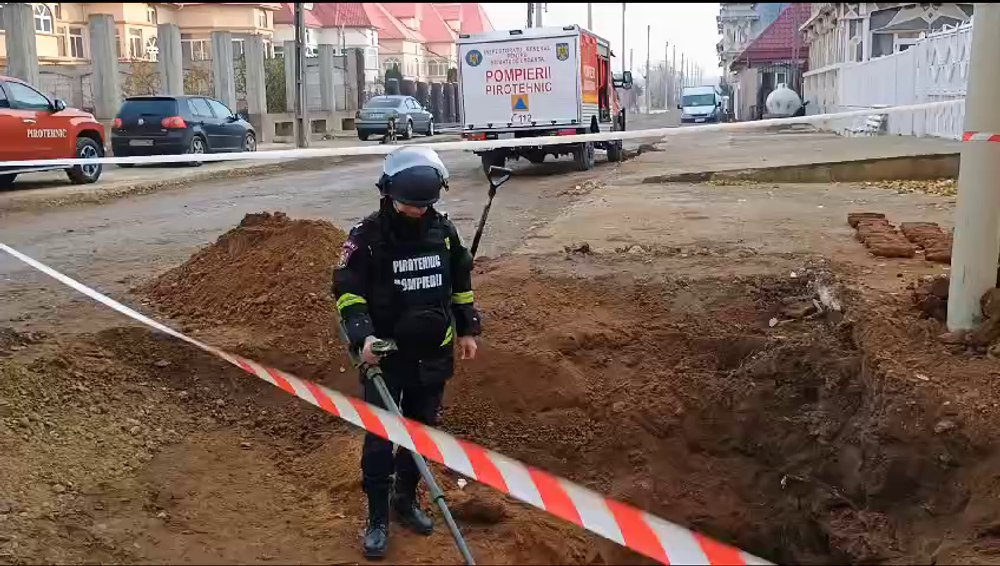 Depozit de proiectile din Al Doilea Război Mondial, găsit la asfaltarea unui drum din Galați