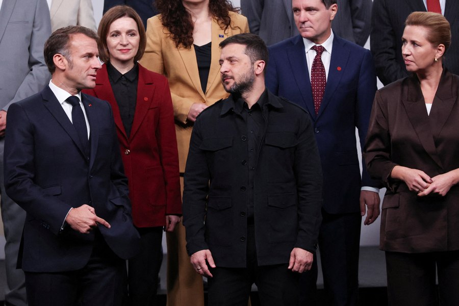 Dronele care zboară în spaţiul aerian european „pot fi distruse”. Macron: „Rusia nu câştigă”