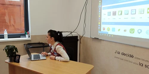 Şcoala ”smart” din Ciugud poate ţine cursuri online