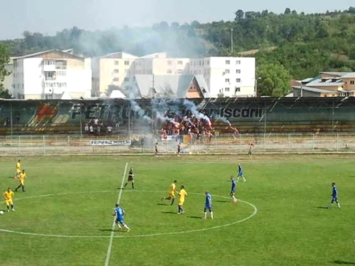 În disputa cu gruparea pregătită de Mircea Petrescu, divizionara D a învins cu scorul de 2-0, în urma reuşitelor semnate de A. Negrea şi V. Petre