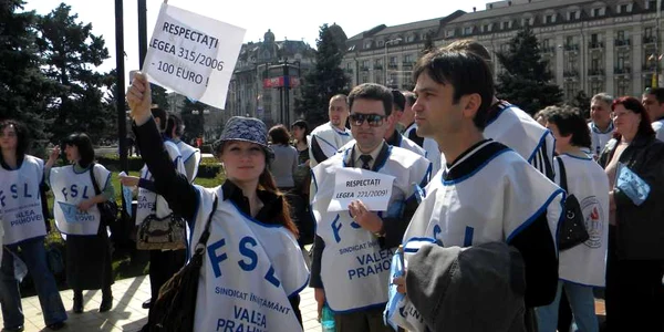 Profesorii au venit echipaţi la protest