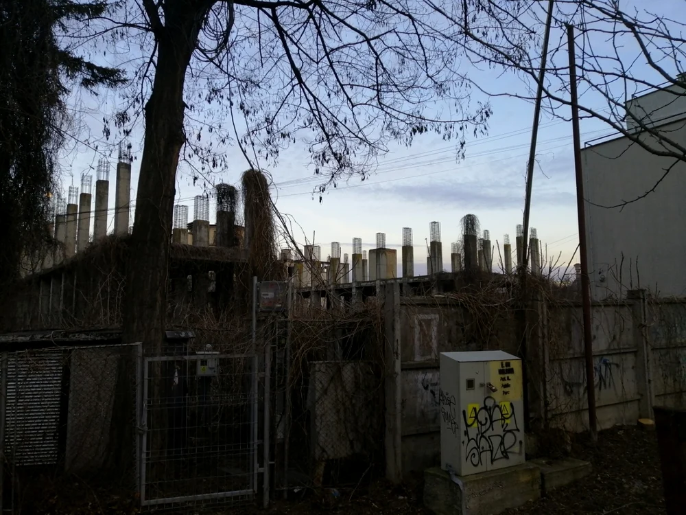 Construcţiile rămase în paragină din perioada comunistă FOTO Cosmin Zamfirache
