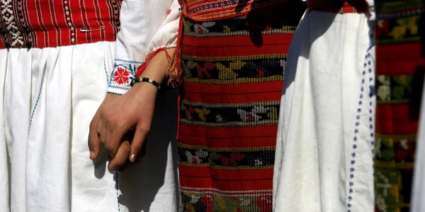 Dragobete tineri costum popular maini FOTO Mediafax